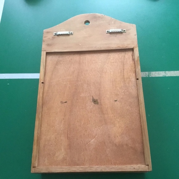 Vintage wooden wall- mount key holder with ability to put picture in front - Picture 2 of 6